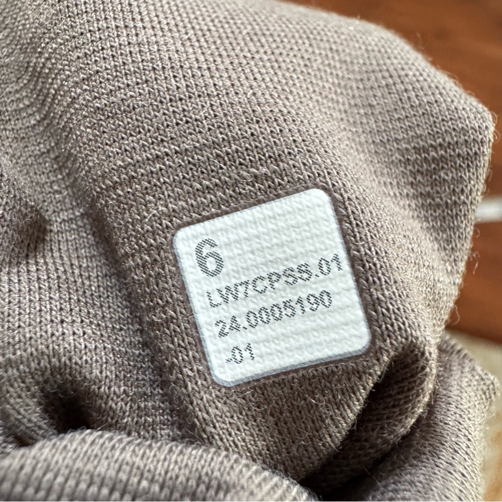 lululemon athletica align shorts with pocket size 6 - LIKE NEW - Picture 6 of 8